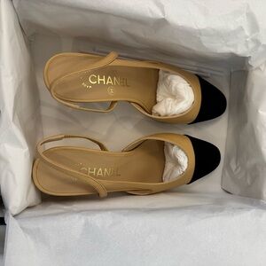 CHANEL Two-Tone Beige and Black slingback Heels Size 36.5 NEW